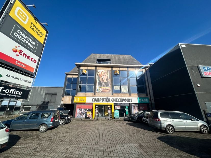 Bien professionnel à louer
                    à 9051 Sint-Denijs-Westrem