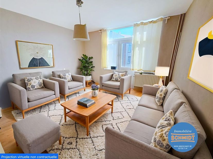 IMMOSCHMIDT  - FOREST (Quartier Saint-Denis - Av des Primeurs) :  Appartement de 70m² à rénover au 3ème et dernier étage d&#039;un petit immeuble. Se compo