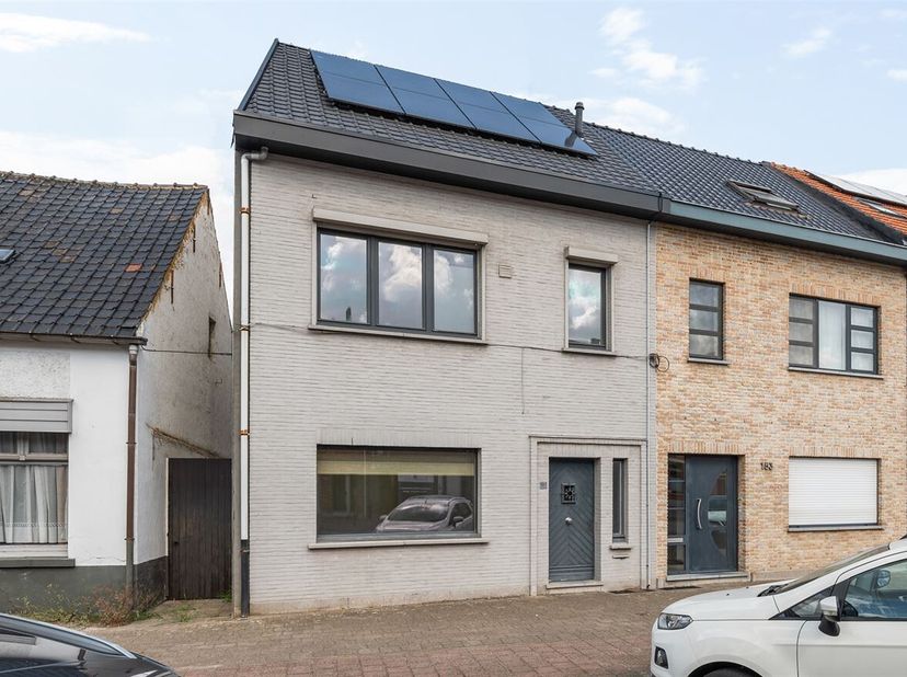 Instapklare gezinswoning met ruime slaapkamers&lt;br /&gt;
Ligging: nabij centrum Ekeren, invalswegen naar Mariaburg en Brasschaat, vlakbij openbaar vervoer