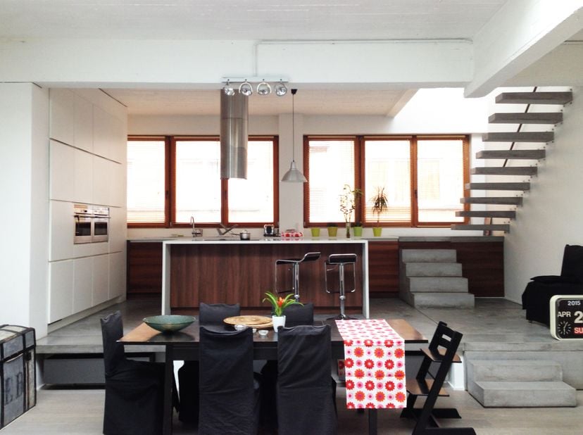 Deze lichtrijke loft van 210 m² bevindt zich in een voormalig industrieel pand dat is omgevormd tot een prachtig wooncomplex met meerdere appartemente