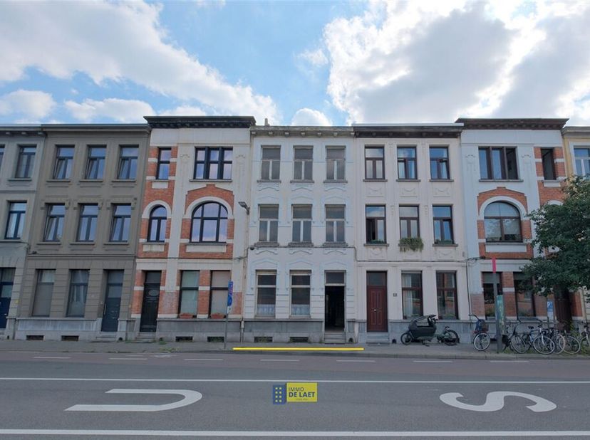 Ontdek deze authentieke woning in het hartje van Zurenborg.&lt;br /&gt;
Met een bewoonbare oppervlakte van 193m² beschikt deze woning over 5 slaapkamers, 2