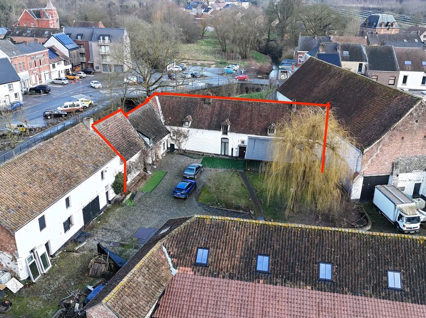 REBECQ - Immo Dussart vous propose une propriété pleine de charme, une aile complète de la Ferme du Faubourg. Située dans un cadre verdoyant près de l