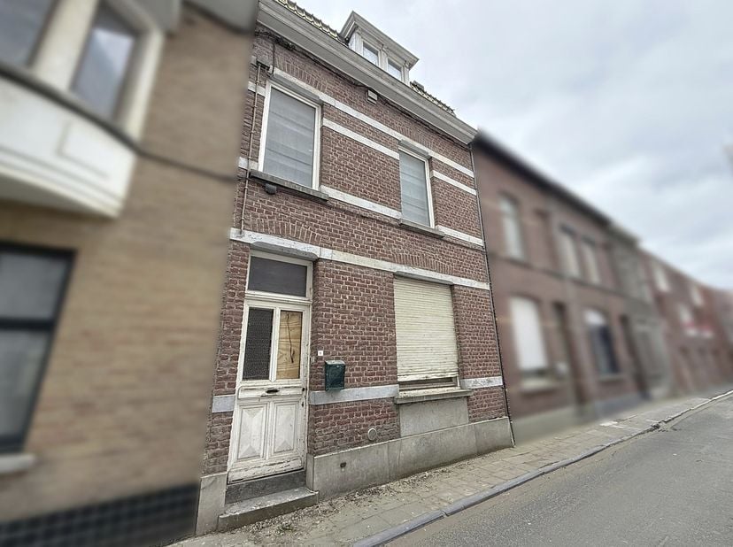 TE RENOVEREN WONING -  &lt;br /&gt;
 &lt;br /&gt;
Deze woning is gelegen in een aangename buurt, dicht bij winkels, scholen en vlotte verbindingen naar het centru