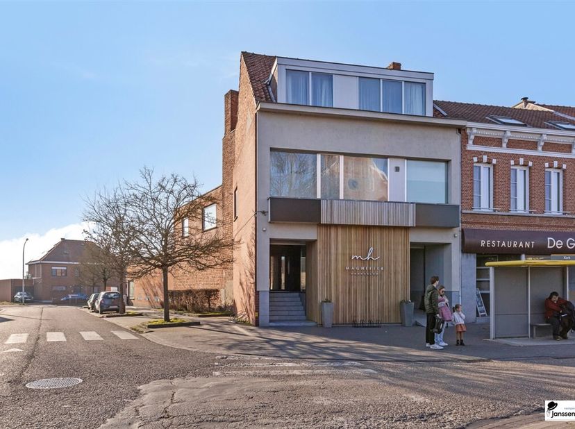 Immeuble commercial situé au centre de la ville avec des surfaces largement utilisées !&lt;br /&gt;
Cet immeuble commercial est situé au centre de la Markpl