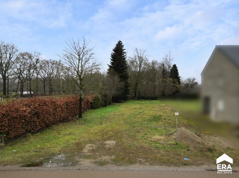 Deze bouwgrond is gelegen op een toplocatie in Zonhoven en heeft een oppervlakte van 7are 90ca. De straatbreedte bedraagt 17 meter.Voor meer informati