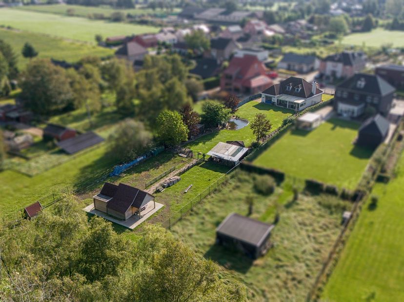 Deze mooie woning vinden we terug in de rustige Klaverstraat te Pelt. De woning ligt op een prachtig perceel van maar liefst 3108m². &lt;br /&gt;
&lt;br /&gt;
De