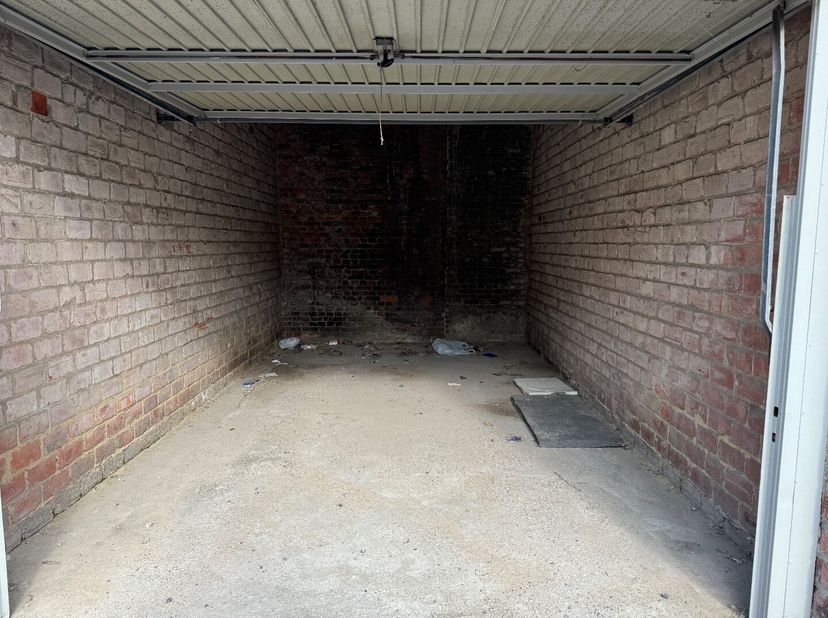 Garage à vendre
                    à 9100 Sint-Niklaas