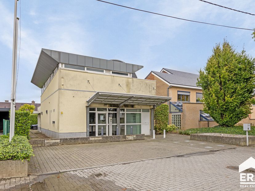 Bien professionnel à vendre
                    à 3290 Diest