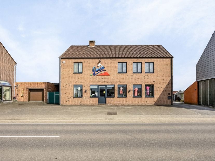 Bien professionnel à vendre
                    à 3670 Gruitrode