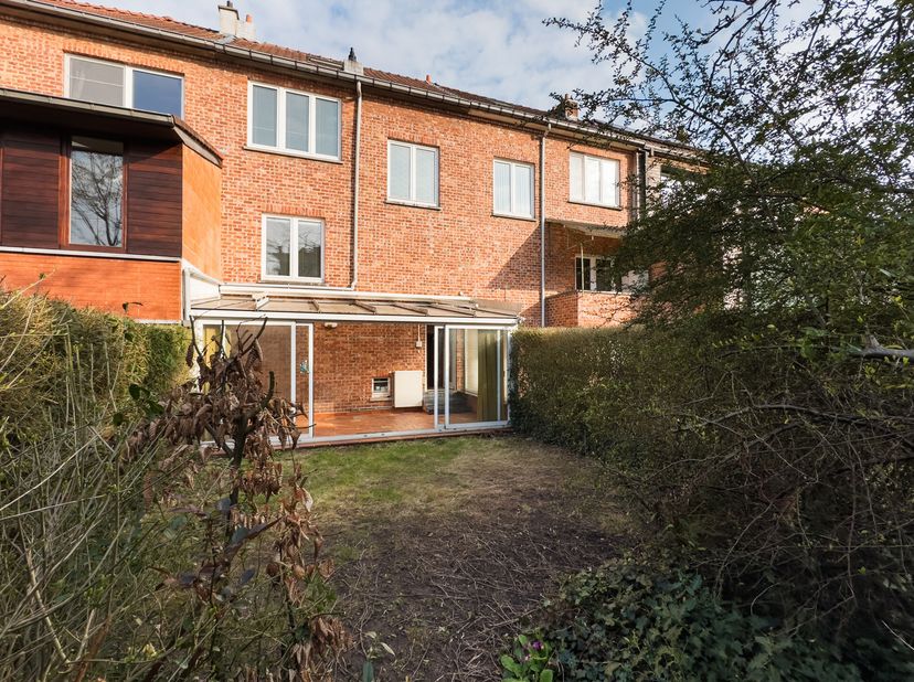 AUDERGHEM, Parc Seny gebied, vlakbij het bos van Soignes, in een klein en rustig omheind gebied HUIS (3bed/1bad) van +-160m² met een GARAGE en een moo