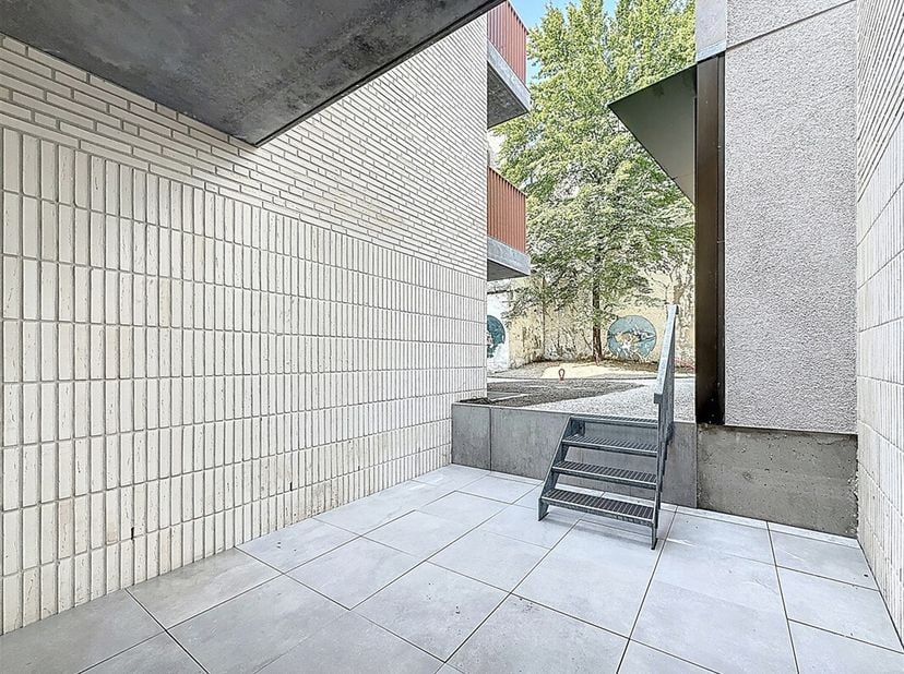 BEZOEK? Bel 09.225.00.78. &lt;br /&gt;
Energiezuinig en instapklaar appartement in een stijlvolle residentie met slechts 5 wooneenheden en groene gemeenscha