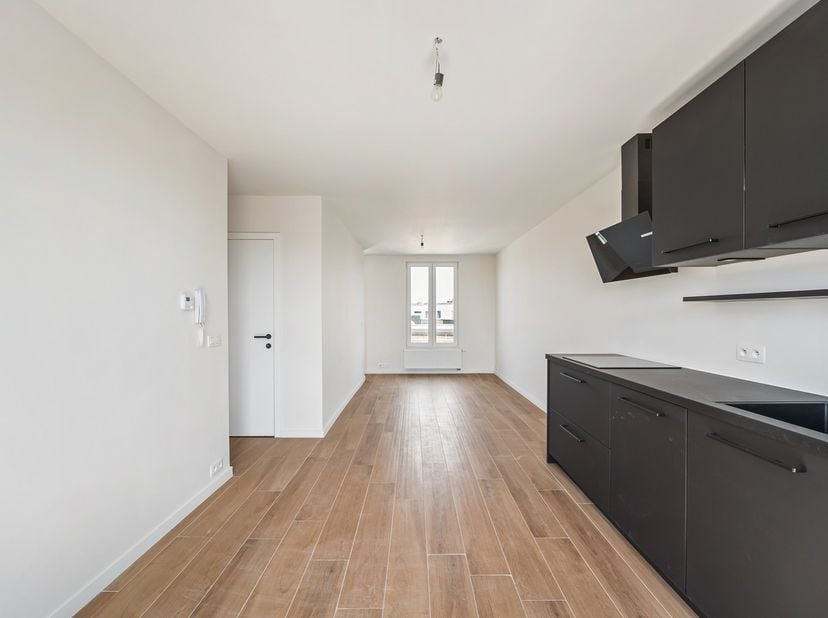 Dit lichtrijk appartement  in een klein appartementsgebouw is volledig gerenoveerd met hoogwaardige materiaalkeuze. &lt;br /&gt;
Het appartement is geweldig