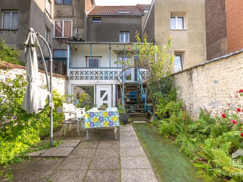 [[ DIT PAND NEEMT DEEL AAN DE ERA OPEN HUIZEN DAG OP 15/3 VAN 13:00 TOT 14:00 ]]ERA CHATELAIN biedt dit charmante, ruime huis met 4 slaapkamers, kanto