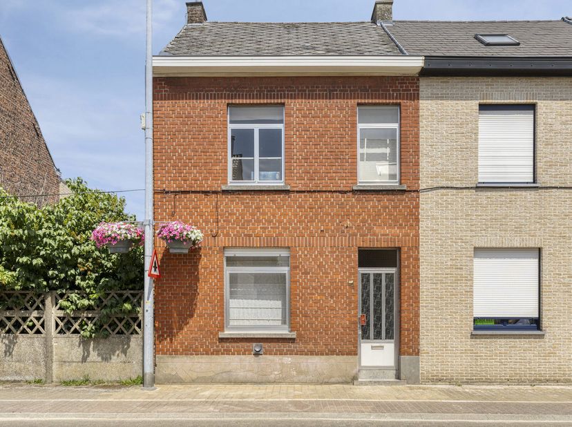 Maison à rénover avec un grand potentiel dans le quartier calme de Welle. La propriété est située près du centre du village et est très facilement acc