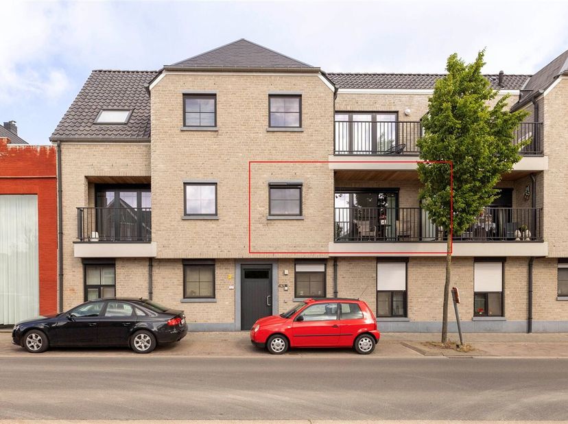 Appartement met 2 slaapkamers, 2 terrassen, dubbele ondergrondse parking en berging. &lt;br /&gt;
Maak kennis met dit goed gelegen appartement in het levend