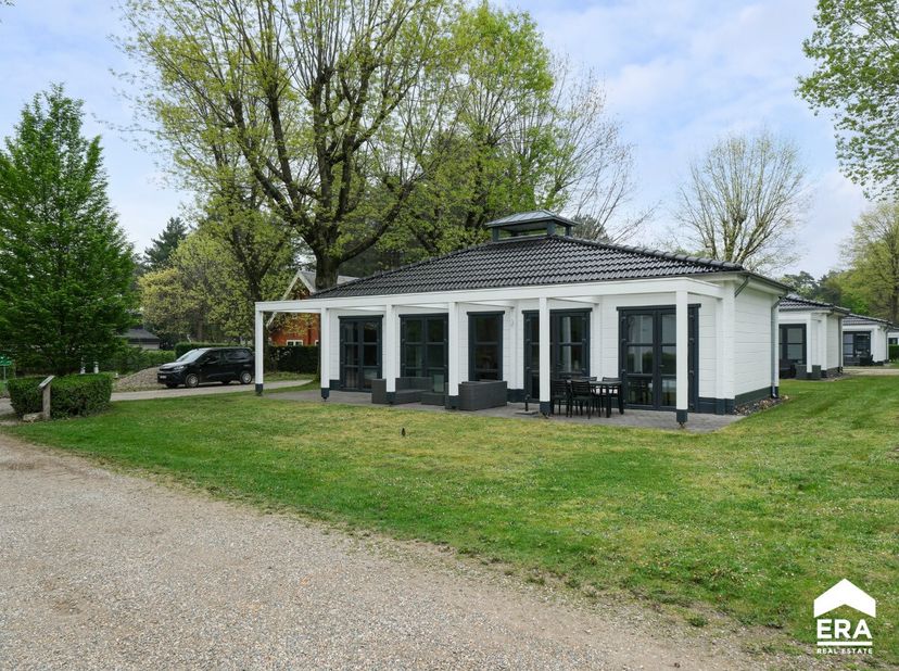 Vakantiewoning in het groene &quot;Landal Mooi Zutendaal&quot; op een perceel van 3a 66ca met een bew. opp. van 80 m². Voor meer informatie ga naar https://www.