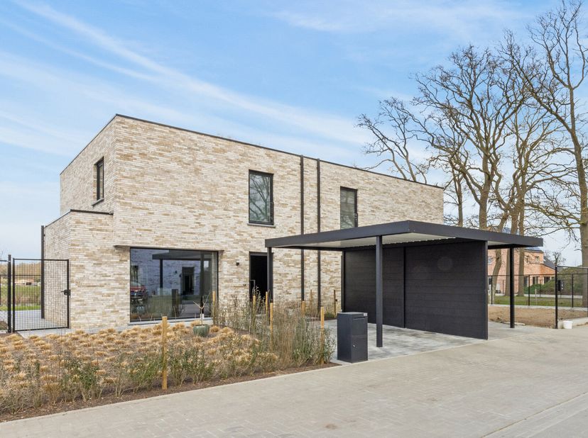 Energiezuinige en moderne woning&lt;br /&gt;
Rustige, landelijke omgeving met een goede verbinding naar Brugge&lt;br /&gt;
Strakke architectuur met een uiterst kw