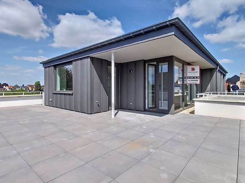 Waterloo  Nieuw penthouse met een aanbod van euro 30.000 (beperkt aanbod).&lt;br /&gt;
In het centrum van Waterloo, vlakbij winkels, het station en het spor