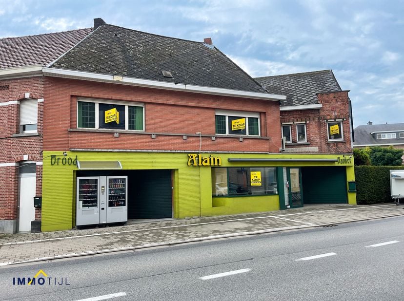 Ruim handelshuis te Gijzegem (Aalst)!&lt;br /&gt;
Deze uitstekend gelegen handelswoning met veel passage (voormalige bakkerij) kan ingericht worden voor ver