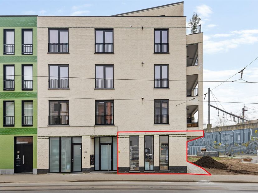 Nieuwbouw handelsgelijkvloers 180m² op toplocatie te Zurenborg&lt;br /&gt;
Omschrijving:&lt;br /&gt;
Op een van de mooiste locaties in Berchem, Zurenborg, staat d