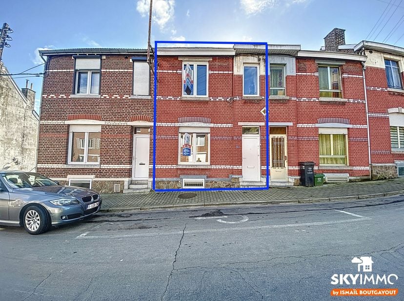 L&#039;agence  SKYIMMO vous propose cette charmante maison situé à JEMEPPE SUR MEUSE , dune superficie habitable de 123 m2&lt;br /&gt;
Le bien se compose comme s