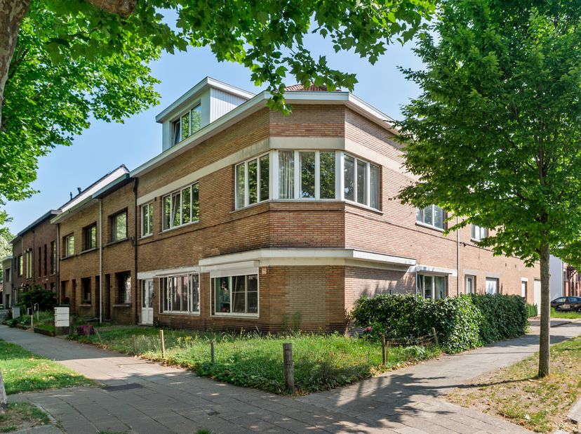 MARIABURG&lt;br /&gt;
Ruim appartement op het gelijkvloers met 2 ruime slaapkamers en voortuintje.&lt;br /&gt;
LIGGING:&lt;br /&gt;
Zeer rustig gelegen in 1 van de mooi
