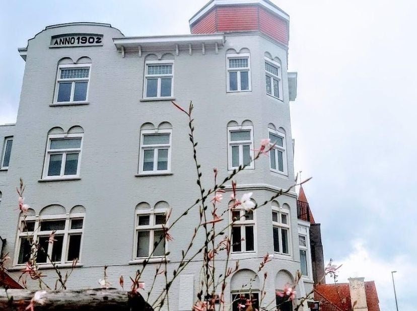 te koop duinbergen : ruim  casco appartement