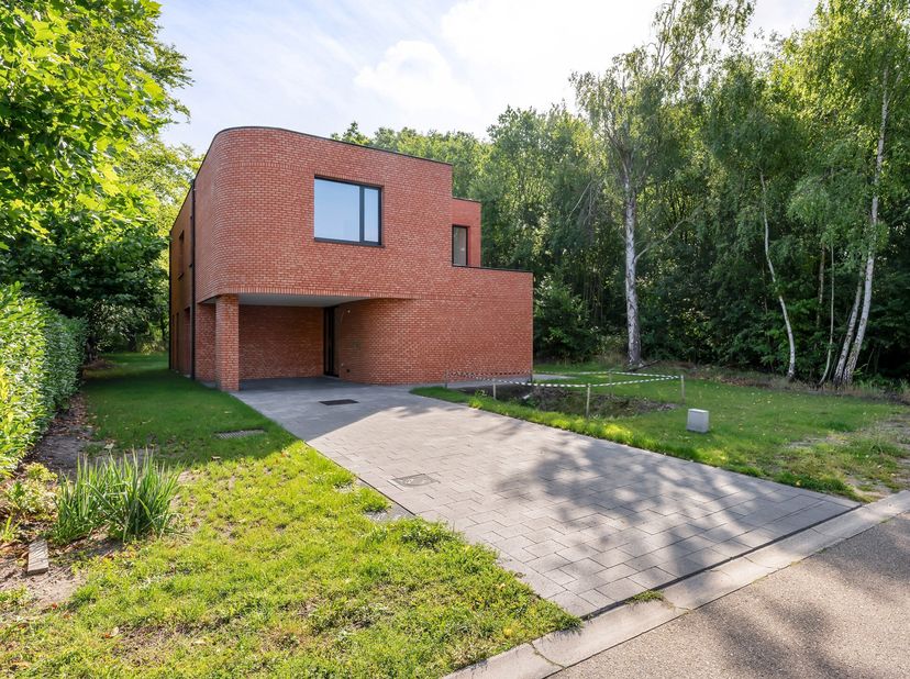 Moderne nieuwbouwwoning met 4 slaapkamers met grote tuin in hartje Kalmthout&lt;br /&gt;
Ontdek deze prachtige, hedendaagse nieuwbouwwoning met 4 slaapkamer