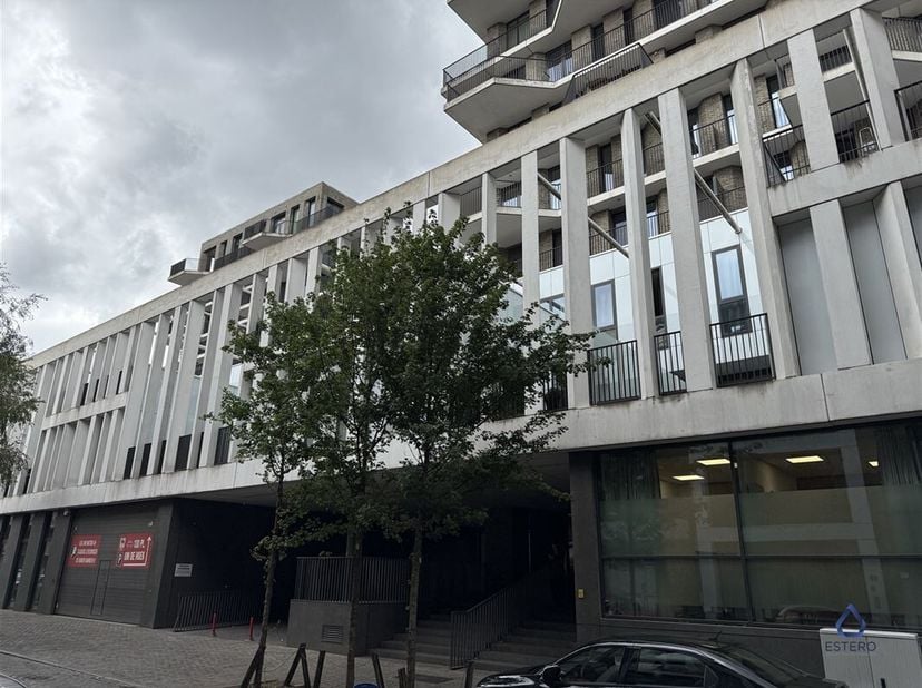 Dit unieke 2 slaapkamerappartement is volledig bemeubeld en uitgerust met 2 terrassen.&lt;br /&gt;
Beide terrassen zijn ruim genoeg voor acht personen. De t