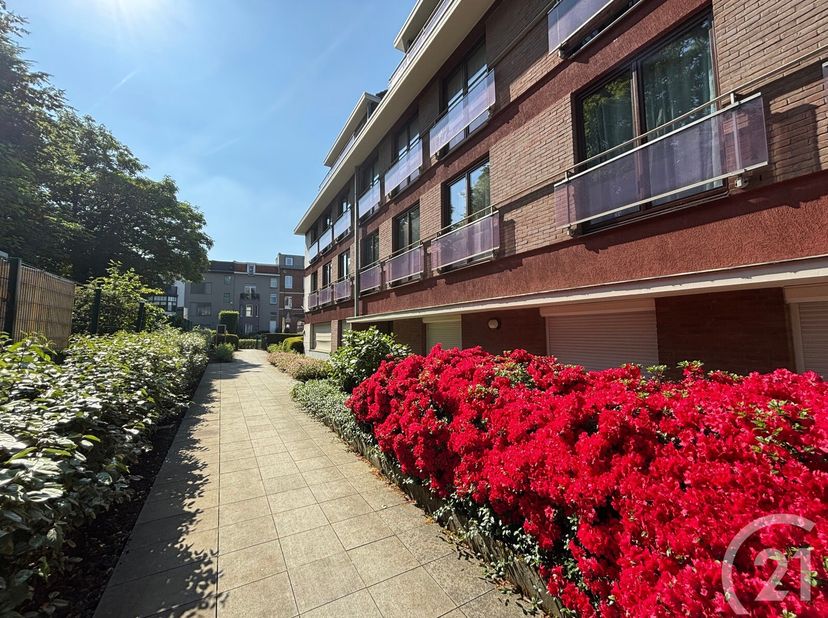 WOLUWE-SAINT-PIERRE /Quartier PARMENTIER ---- In de onmiddellijke nabijheid van het Parc Parmentier, bieden wij dit prachtige 3-slaapkamer appartement