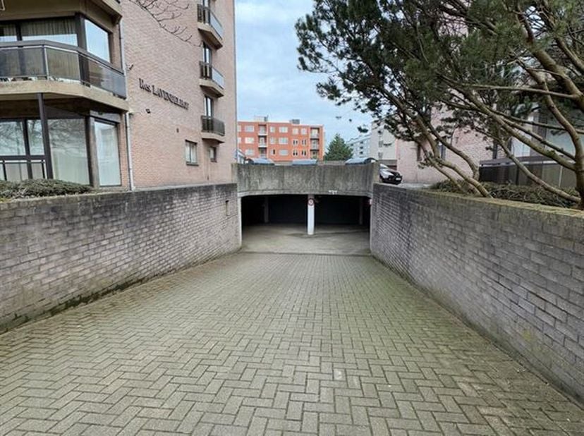 Garagebox in het centrum van Sint-Niklaas&lt;br /&gt;
De grote ondergrondse garage in het Lavendelpark te Sint-Niklaas lost al uw parkeerproblemen op! &lt;br /