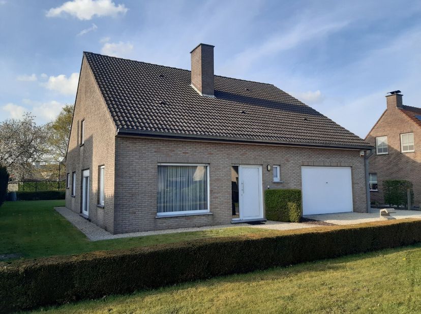 Maison à louer
                    à 9810 Eke