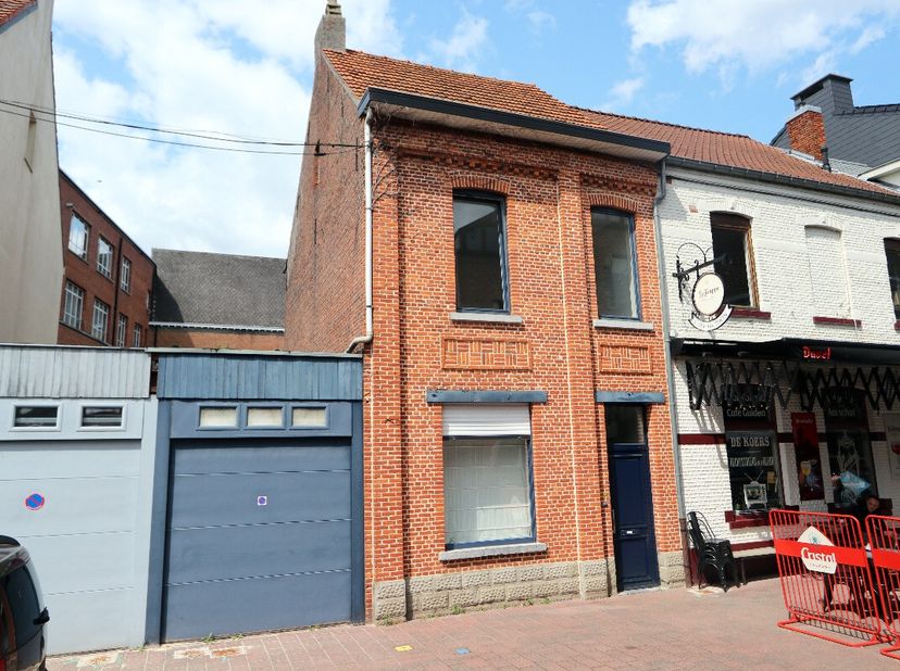 [[ CE BIEN PARTICIPE À LA JOURNÉE MAISONS OUVERTES ERA LE 14/6 DE 9:30 À 10:30 ]] Maison de ville prête à emménager avec 2 chambres et garage, située