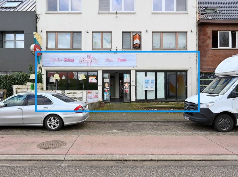 Bien professionnel à vendre
                    à 3510 Kermt