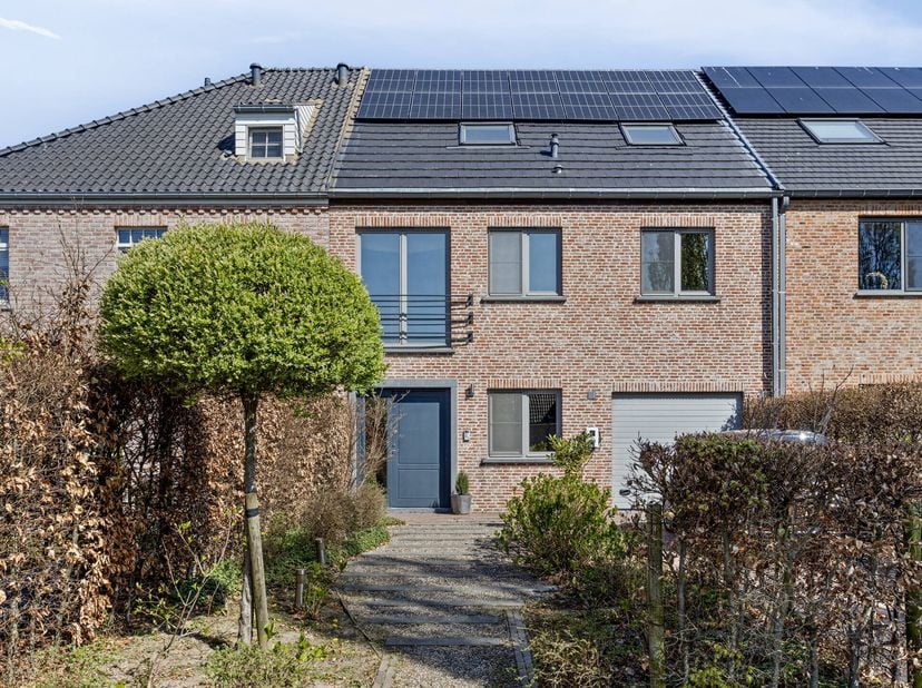 Dit huis beschikt over alle modern comfort. De goede EPC score (41 kWh/m2), conforme elektrische installatie, ligging, minstens vijf slaapkamers, twee