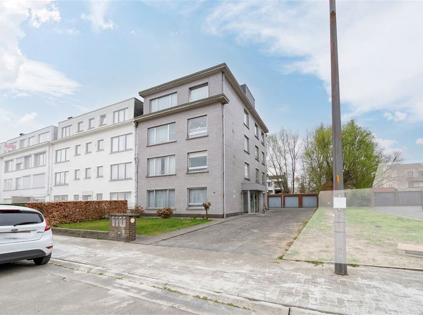 Immeuble de rapport avec quatre appartements spacieux&lt;br /&gt;
Cette propriété de rendement se compose de trois appartements spacieux (112m²) et d&#039;un dup