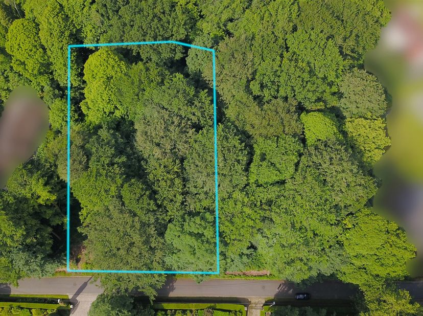 Libre cours à vos projets avec ce superbe terrain !&lt;br /&gt;
Situation :&lt;br /&gt;
 Ce terrain est situé dans une drève à faible passage dans le quartier de