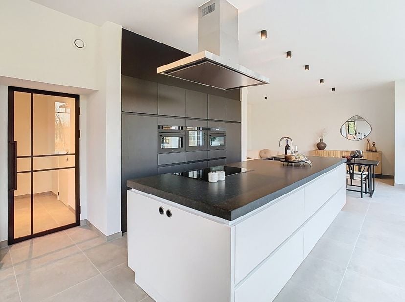 Luxe, ruimte en energiezuinig wonen.&lt;br /&gt;
Droomt u van een recent gerenoveerde woning die luxe, comfort en energiezuinig wonen combineert? Deze uniek
