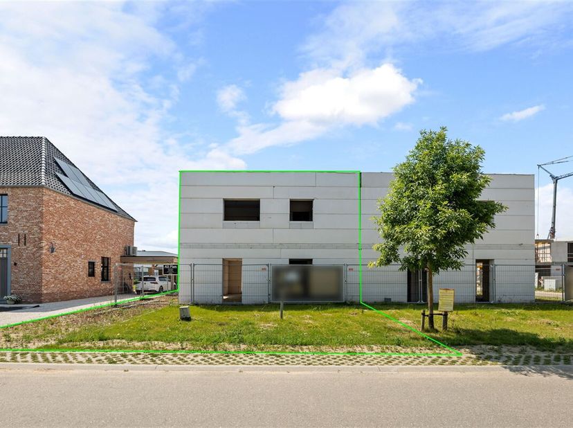 Ligging &lt;br /&gt;
In Alken vinden we langs de Koolmeeslaan deze ruwbouwwoning terug. Het centrum van Alken bevindt zich op slechts enkele minuten waardoo