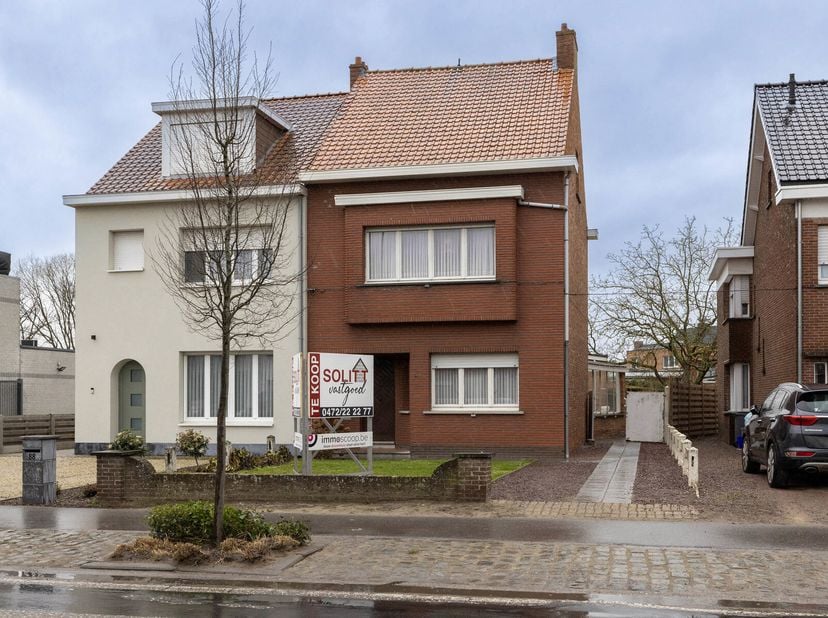 Te renoveren woning met o.a. 2 slaapkamers nabij het centrum van Nijlen.&lt;br /&gt;
Indeling GLV: inkomhal; ruime woonkamer; keuken; berging/wasplaats en v