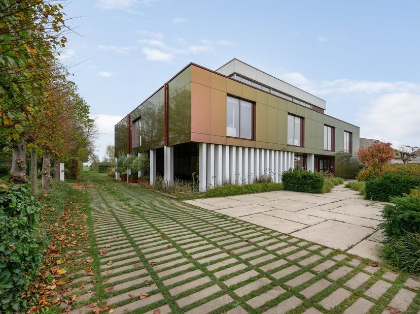Hypermoderne kantoorruimte te huur te Lier&lt;br /&gt;
&lt;br /&gt;
Deze hypermoderne kantoorruimte is gunstig gelegen langs de Lintsesteenweg te Lier, nabij de R