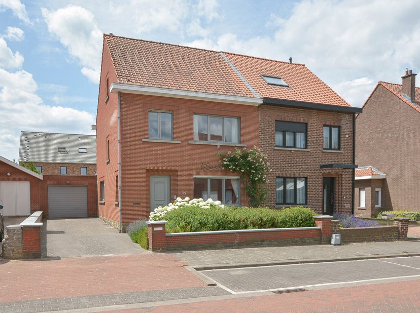 Maxime Real Estate stelt u deze charmante, instapklare 3-gevelwoning voor, gelegen in een éénrichtingsstraat te Sterrebeek.&lt;br /&gt;
Deze gunstige locati