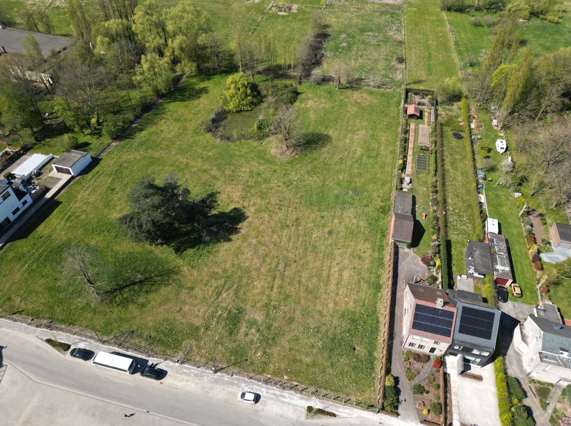 Terrain à bâtir de 1126 m² pour une construction semi-ouverte, situé au calme à AlostCe terrain fait partie dun nouveau lotissement dans lImmerzeeldre