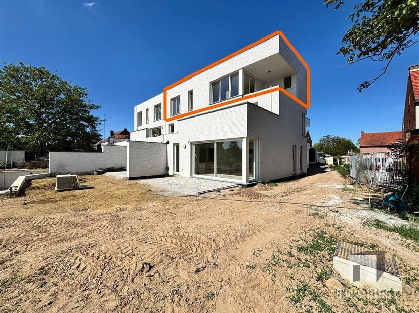 Dit appartement heeft volgende troeven:&lt;br /&gt;
+ Knusse woonkamer&lt;br /&gt;
+ Volledig geïnstalleerde keuken&lt;br /&gt;
+ Veel licht&lt;br /&gt;
+ Twee slaapkamers&lt;br