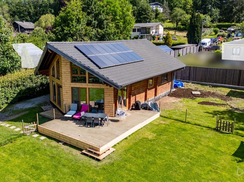 Contact: 0497 84 93 02 - We Invest Ourthe-Amblève, Vivian ont le plaisir de vous présenter cette lumineuse maison située dans un quartier calme et pai
