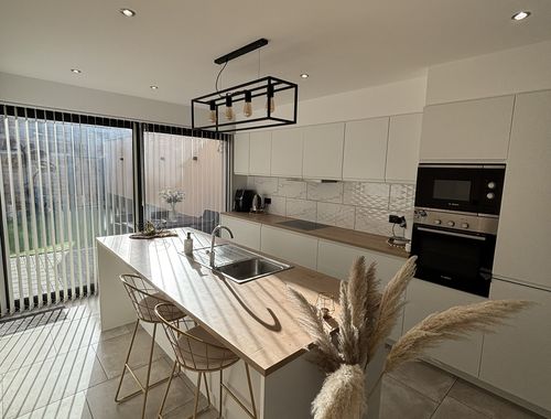                                         Maison deux facades à vendre à Hoevenen, € 379.000
