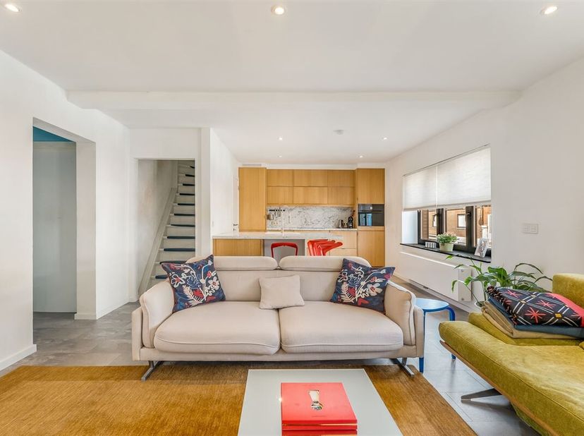 Gerenoveerd duplex appartement in hartje centrum&lt;br /&gt;
Belangrijkste troeven:&lt;br /&gt;
- Zeer centrale ligging in hartje Balen centrum, alles op wandelaf