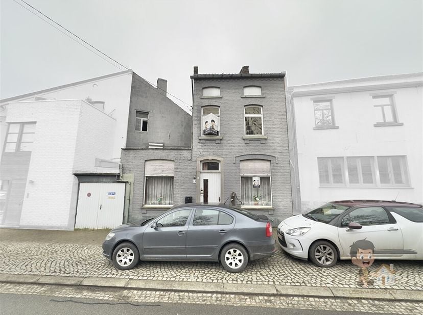 Opportunité à saisir ! Maison 2 façades à rénover &lt;br /&gt;
Vous cherchez un bien à rénover selon vos goûts ? Découvrez cette spacieuse maison de 157m² h