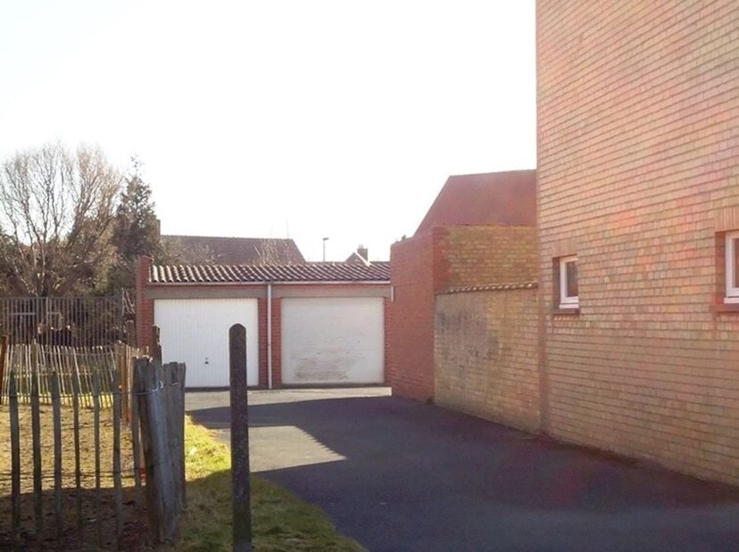 Garage à louer
                    à 8370 Uitkerke