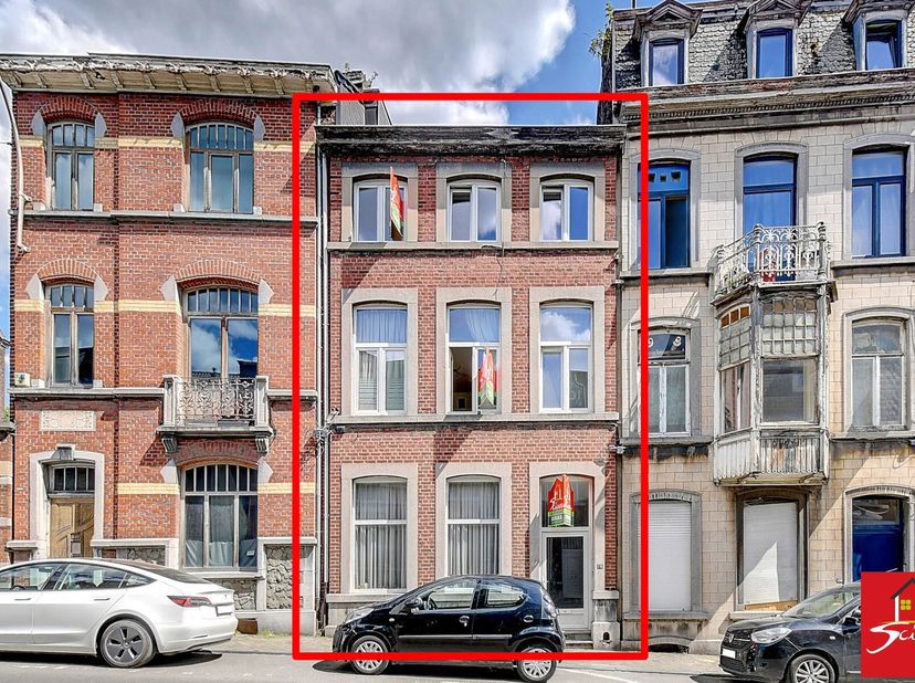 VISITE VIRTUELLE: https://my.matterport.com/show/?m=3RXN9X5cwwBL&#039;agence immobilière Sciara a le plaisir de vous présenter ce volumineux immeuble d&#039;hab